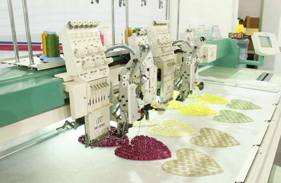 পোশাক পোষাক Computerised ফ্লাট পেঁচানোর সূচিকর্ম Sequin ডিভাইস দিয়ে মেশিন