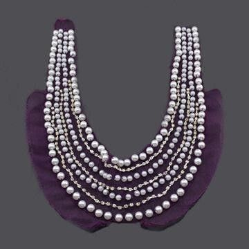 বেগুনি Appliqué তারেক গুটিকা কলার