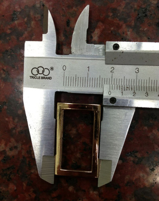 পোশাক এবং বেল্ট 1.9cm এক্স 3.2cm ফ্যাশন জন্য মেটাল বার ধাতু ছাঁটা